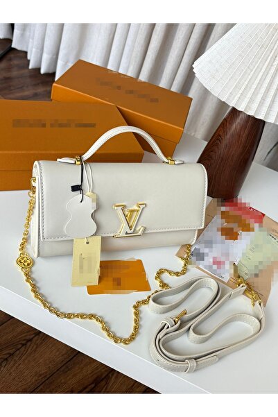 Generic Handbag and shoulder bag, high quality material, with accessories