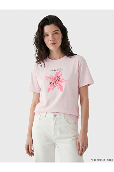 LC Waikiki RMZ GİYİM FARKIYA تي شيرت نسائي مطبوع عليه زهور بياقة روبا