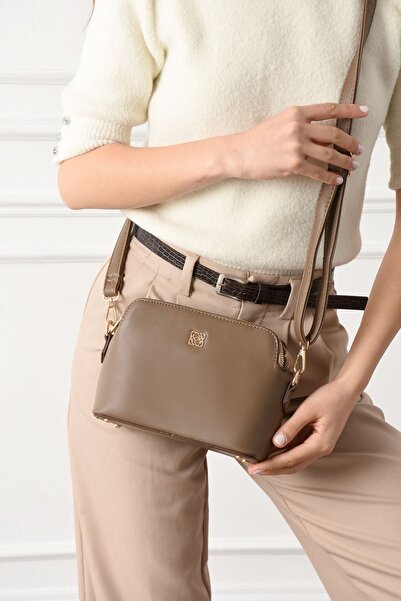 Asel El ve çapraz çanta