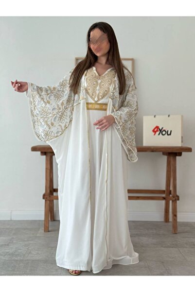 Generic A white jalabiya with elegant gold embroidery