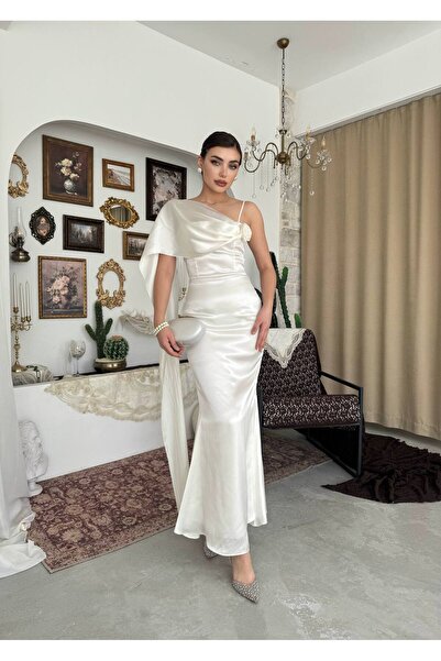 YURELİ Gül Detaylı Pelerinli Saten Uzun Elbise