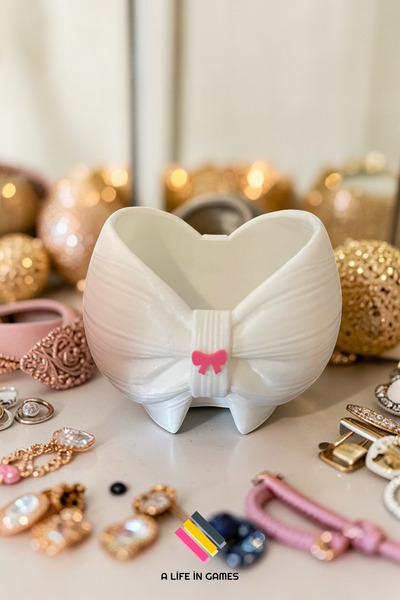 a life in games Fiyonk Formlu Beyaz Makyaj Fırçalık Kalemlik & Masa Düzenleyi...