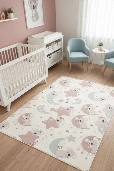 Sevimli Koala Figürlü Halı Pastel Bej Renkli Dijital Baskılı Kaymaz Tabanlı Bebek ve Çocuk Halısı