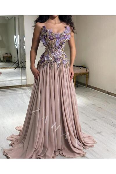 antyora An evening dress made of very elegant and soft chiffon fabric with de...
