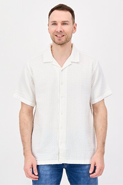 Nautica قميص جينز رجالي أبيض بقصة عادية وأكمام قصيرة ذو ملمس بارز ، مناسب للإ...