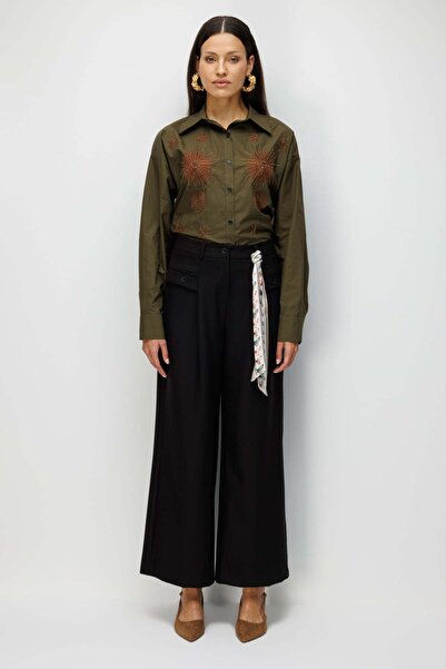 Ekol Pantaloni largi cu detalii ornamentale la buzunare