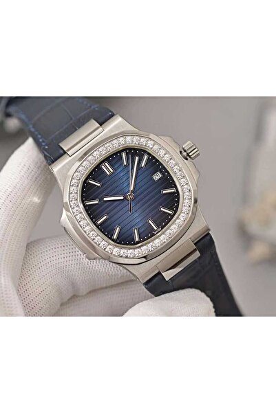 PATEKS A luxury men's wristwatch with a design inspired by the famous "Nautil...
