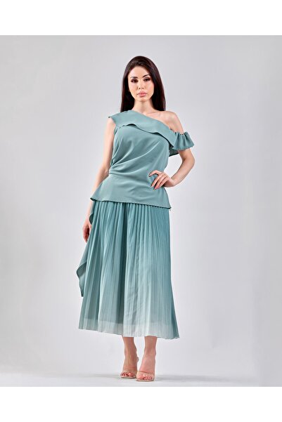 Opera Fashion Elegant outfit with a one-shoulder blouse and pleated skirt
