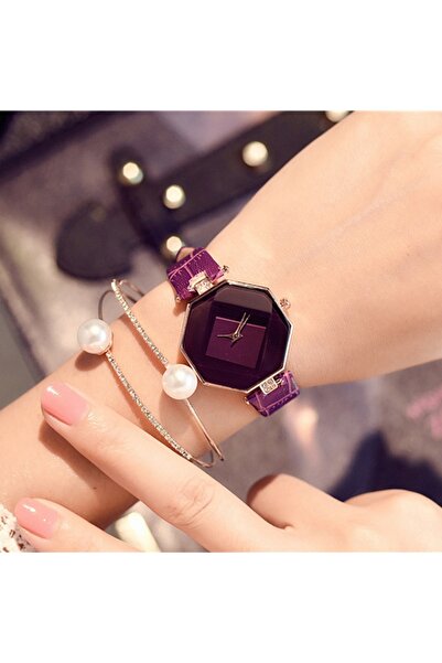 GENERAL A women's watch with a Leather strap and a distinctive, eye-catching ...