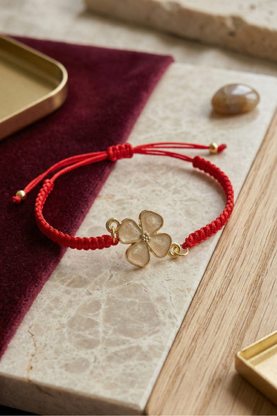 Mementoboxes Şans Yoncası Kırmızı Makrome Bileklik