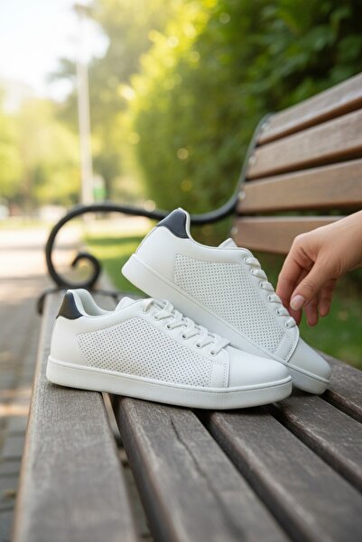 enoch حذاء رياضي نسائي بجزء علوي مثقوب دقيقًا وتفاصيل كعب متباينة