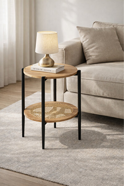 MARIA HOMES طاولة جانبية عصرية من الخشب والمعدن مع رف من الخيزران - طاولة جان...