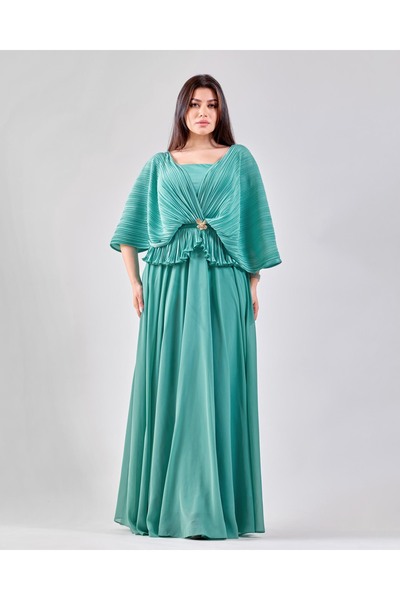 Opera Fashion Elegant dress with soft pleated details
