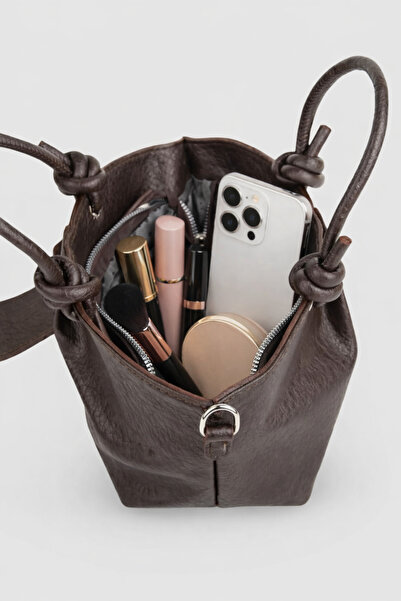 ZÇBUTİK Women's Bitter Coffee Shoulder Bag Leather-Look Ruched Detail El Ve Crisscross Straps Günlük Şık Bag Özel