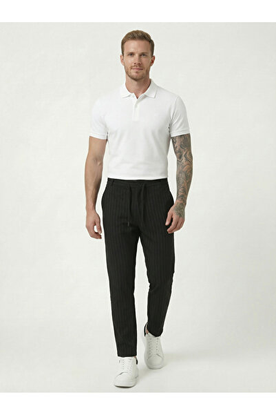 TKT Muške crne Jogger Prugasto pantalone sa prednjim džepom, zatvaračem i dug...