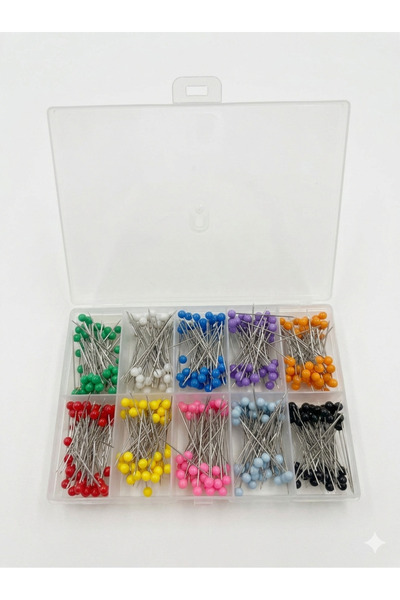 iğne izi 490 komada šarenih igala od 3 cm – set šivaćih i kancelarijskih igal...