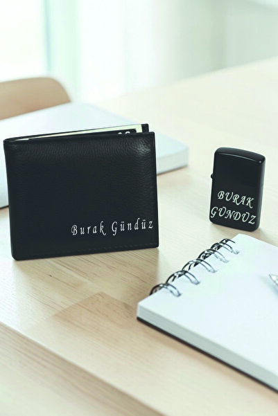 Bizle Tasarla Kişiye Özel İsim Yazılı Siyah Cüzdan & Benzinli Çakmak Seti, Se...