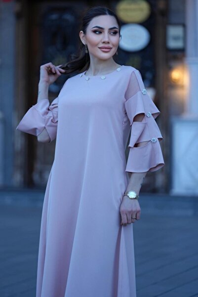 Elegant A jalabiya made of crepe fabric, decorated with pearls and crystals.