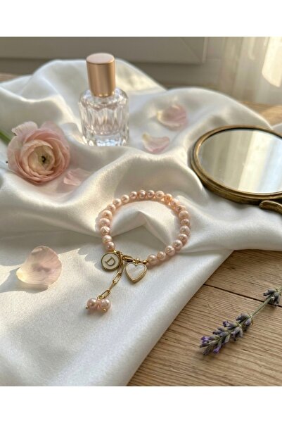 AERAS DESİNG Gerçek Pembe İnci Bileklik Kalp ve Harf Charm Detaylı Çelik Kişi...