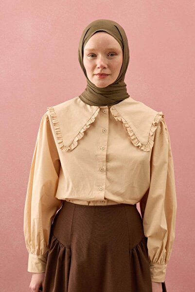 Ceylan Otantik Cream Ruffled Collar Crop Shirt