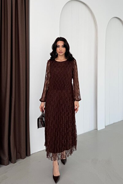 Serica Moda Kahverengi Dantel İşlemeli Pliseli Kat Detaylı Elbise