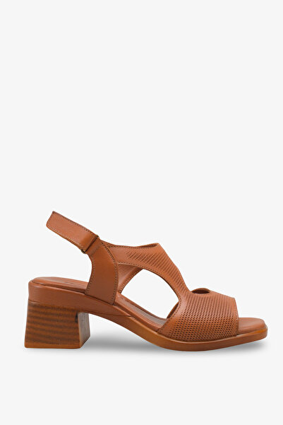 İNNABUTİKK حذاء إيلينورا نسائي جلد أصلي بكعب صندل - لون أسمر