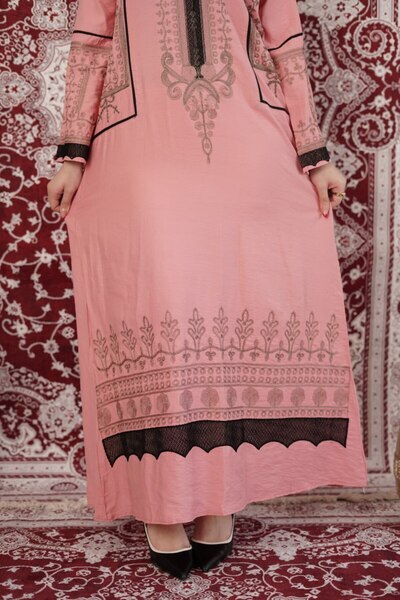 AFandina A jalabiya embroidered with luxurious embroidery