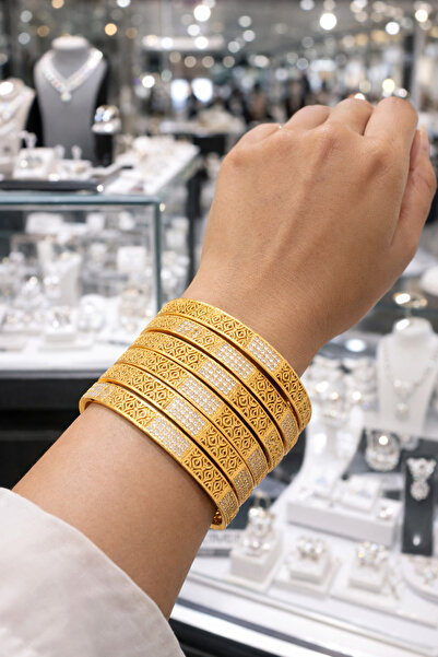 Un بناجر دوائر الزركون بديل الذهب مقاس 18