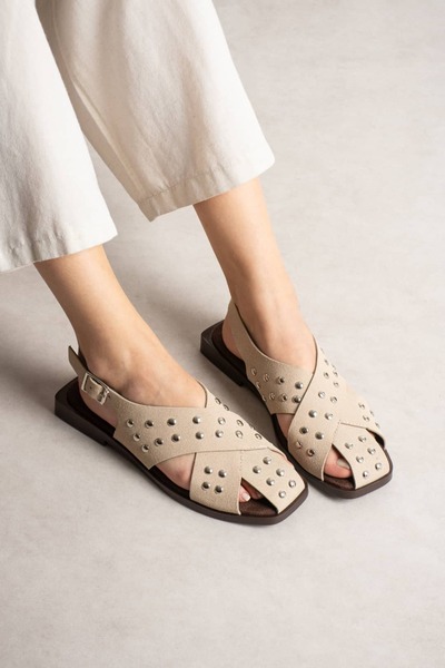 diclepolat Women's Brown Flat Sole Sandals Cross-Strapped Metal Trop Detailed...