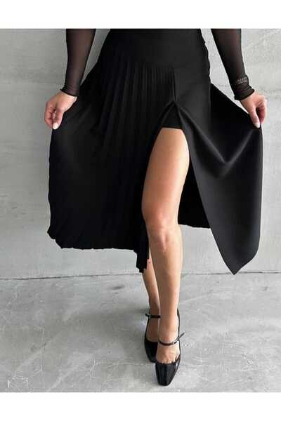 Sibel Günay Butik Fusta neagră din material textil cu pantaloni scurți la int...