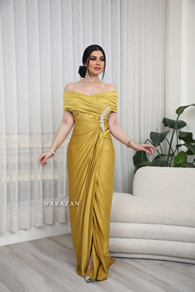 Warazan A stylish and distinctive pleated dress for special occasions.