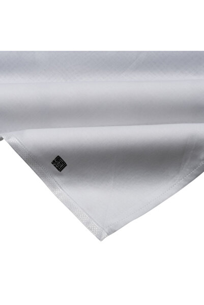 Alam Alhadaf First Life World of Target Shemagh, white, with a luxurious roya...