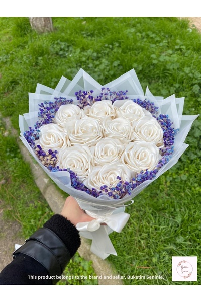 Buketim Seninle Buchet de 11 trandafiri albi care nu se deschid, floare de sa...