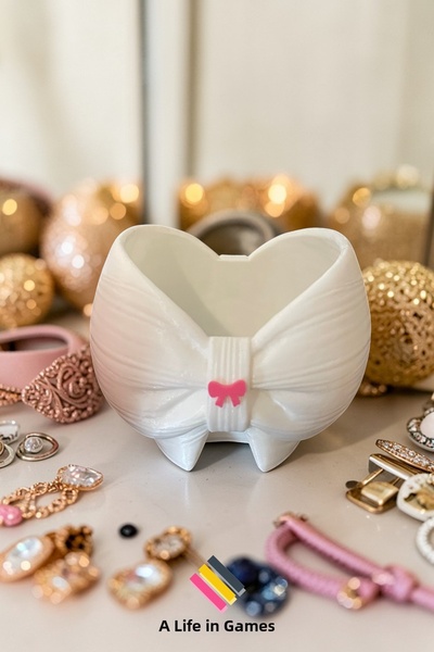 a life in games Bow Shaped White Makeup Brush Holder Pen Holder & Desk Organi...