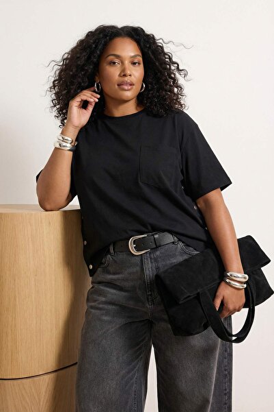Trendyol Curve Crna majica kratkih rukava sa okruglim izrezom, detaljnim kopč...