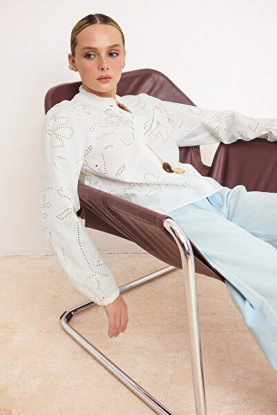 Trendyol Collection Cămașă Boho albă cu imprimeu pisici și scară TWOSS26GO00102