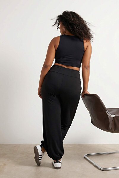 Trendyol Curve Schwarze, hochtaillierte, gebürstete, weiche Stoff-Reflektor-P...