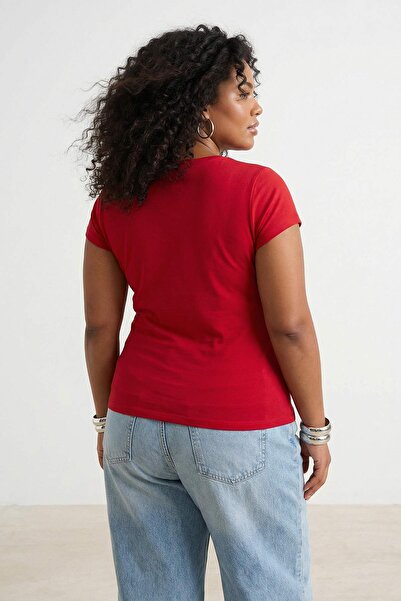 Trendyol Curve Rote, dehnbare, figurbetonte Strickbluse mit U-Boot-Ausschnitt...