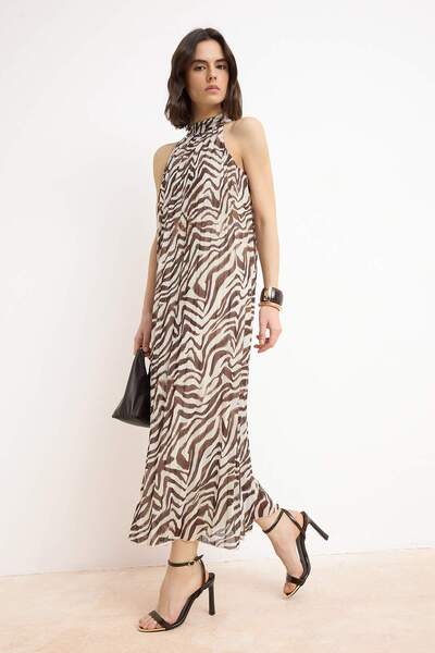 Trendyol Collection Rochie tricotată din tul maxi, fără mâneci, cu guler în f...