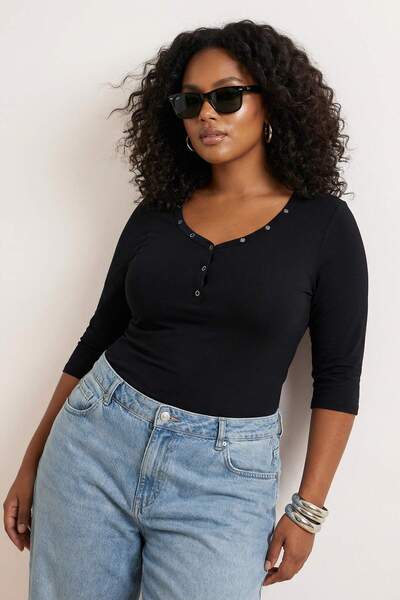 Trendyol Curve Black Soft Fabric V-Neck Snap Detailed Knitted Plus Size Blous...