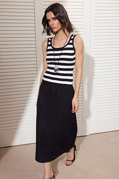 Trendyol Kollektion Schwarzes Maxi-Strickkleid mit gewebtem Rock TWOSS26EL00175