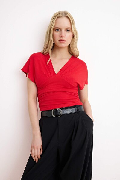 Trendyol Collection Bluză roșie mulată/ mulat cu detalii drapate/încrețite di...