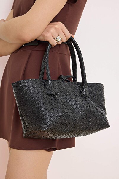 TRENDYOL SHOES Schwarze mittelgroße Damen-Umhängetasche TAKSS26OC00060