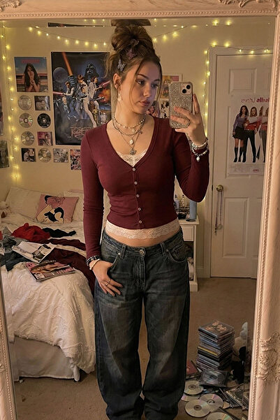 Şiir بلوزة نسائية من CERMA ذات ملمس ناعم وأزرار مزخرفة وياقة من الدانتيل وتفا...