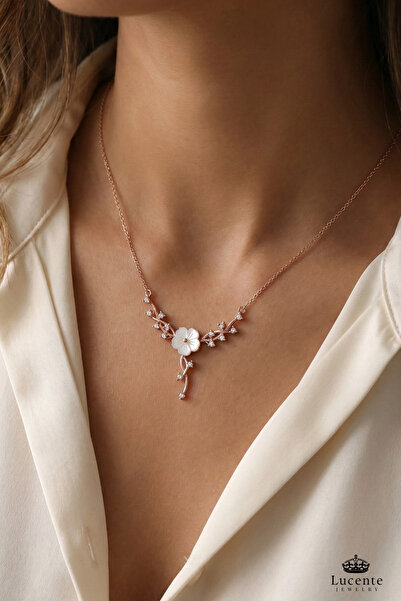 Lucente Jewellery Aşk Şans Bolluk Bereket ve Zarafetin Simgesi 925 Ayar Manolya Çiçeği Sarmaşık Kararma Karşıtı Rodyum Güçlendirmeli Gümüş Özel Gün Hediyesi Manolya Çiçekli 45 Cm Zincirli Küpe Hediyeli Şık Kadın Kolye