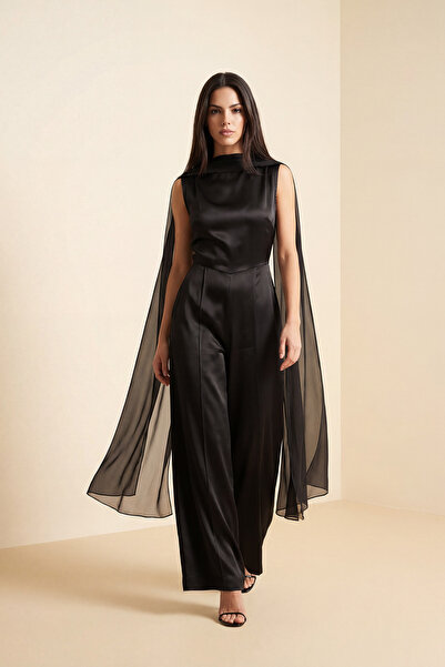 Setre Siyah Kolsuz Pelerin Detaylı Belden Oturtmalı Dikiş Detaylı Tulum