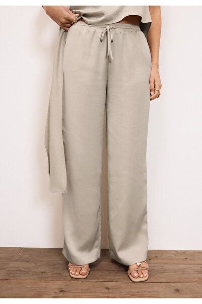 Stradivarius سراويل قصيرة من الساتان