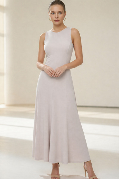 Setre Taş Kolsuz Tam Kalıp Pile Detaylı Midi Boy Elbise