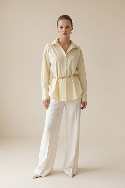 Setre قميص بأكمام طويلة مع تفاصيل سلسلة على الخصر باللون الكهرماني