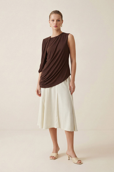 Setre Πικροκαφέ μπλούζα με λεπτομέρεια στους ώμους και ντραπέ, αμάνικη, άνετη...